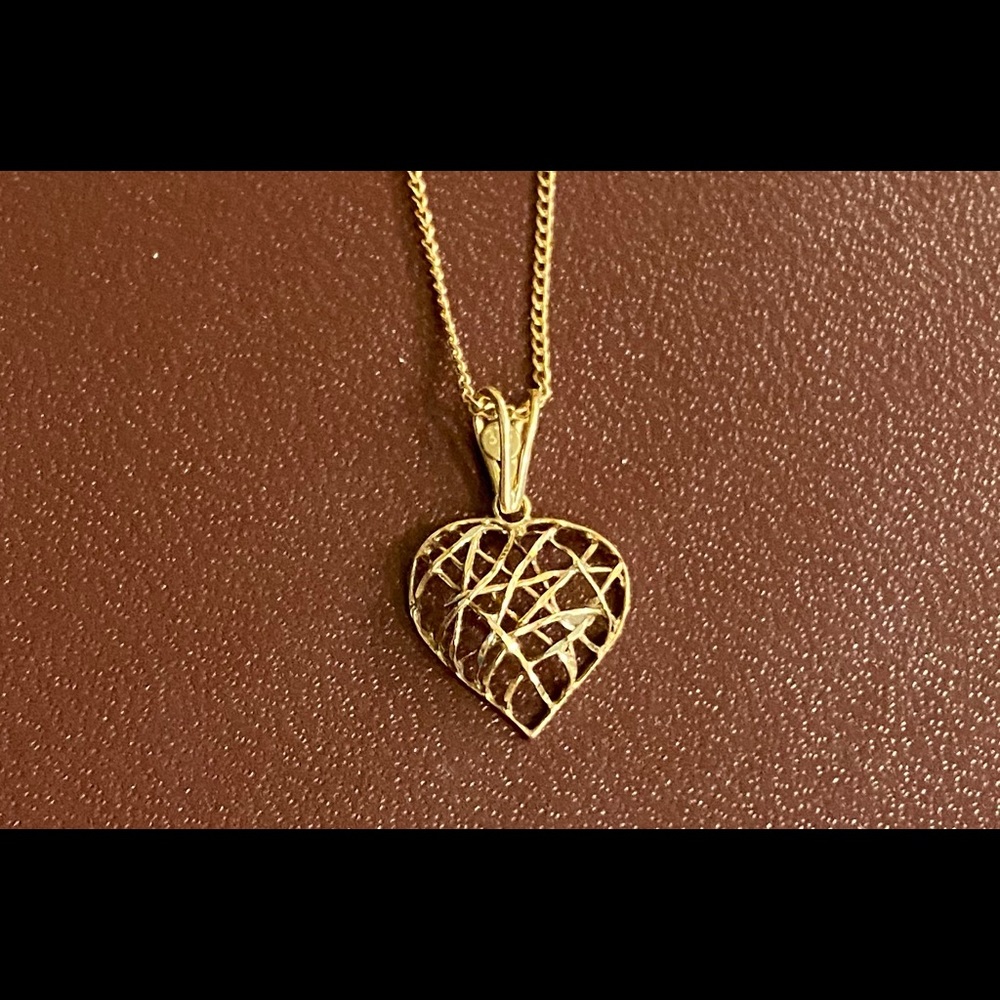 Vintage 9k Solid Gold Heart Necklace 1.46grams